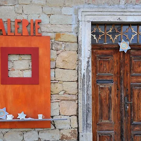 בית אירוח Galerie